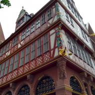 die *Goldene Waage* - prachtvoller Nachbau von einst um 1618 errichteten Wohn- und Geschäftsgebäude - die NEUE Altstadt in Frankfurt / Main (20.05.2018)