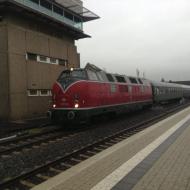 V200 116 vor fast stilechten 60er Jahre D-Zug in Euskirchen (14.12.2013)