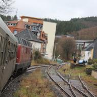 V200 116 auf der Oleftalbahn - im Bahnhof Schleiden (22.12.2013)