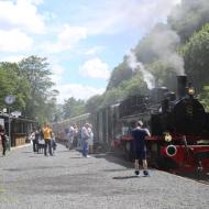 11sm der Brohltalbahn wieder unter Dampf, kurz vor der Abfahrt im Bahnhof Brohl Lützel (15.6.2024)