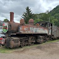 E168, Ex Lok der CP, einst 1908 bei Henschel gebaut worden, zum Jubi-Wochenende am Bw direkt an der Straße abgestellt  - 125 Jahre Brohltalbahn (4. - 7. Juni 2026 - Programm vom Donnerstag)