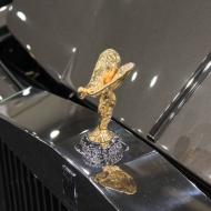 Maastricht InterClassics 2015 : die Rolls-Royce-Kühlerfigur *Spirit of Ecstasy* wurde erstmals 1911 auf einen Wagen monitiert ... hier als vergoldete Version zu sehen