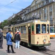 Anreise zum Museum mit ST 3-Triebwagen 57 - vom Hauptbahgnhof quer durch die Stadt. Der Triebwagen mit Holsitzen ist Baujahr 1925.