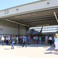ein von mehreren Eurofighter, die im Hangar ausgestellt waren 
