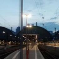 Blick auf die Bahnhofshallen - vom Gleis 12/13 - Frankfurt/Main Hauptbahnhof (09.08.2015)