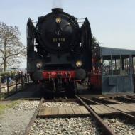 01 118 wurde auf der Drehscheibe im Süddeutschen Eisenbahnmuseum Heilbronn für die Rückfahrt gedreht (03.04.2016)
