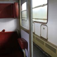 unterwegs im BM234 - Blick auf den Gang - mit ausklappbaren Notsitzen und Fenstern, die sich öffnen lassen (03.04.2016)