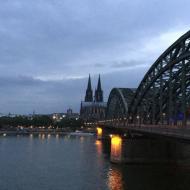 Blick von Deutz auf die Kölner Altstadt mit Dom und Hohenzollernbrücke (27.07.2016)