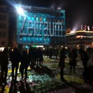 Lichtprojektion auf dem Kölner Roncallli-Platz neben dem Dom (31.12.2016)