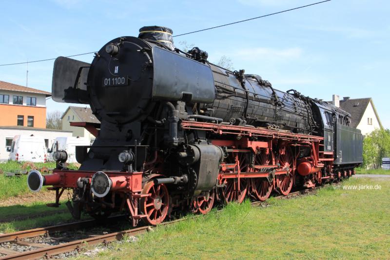 01 1100 steht seit Ende September 2018 in Koblenz - eine Überrdachung der Lok ist vorgesehen - DB Museum Koblenz (22.4.2019)