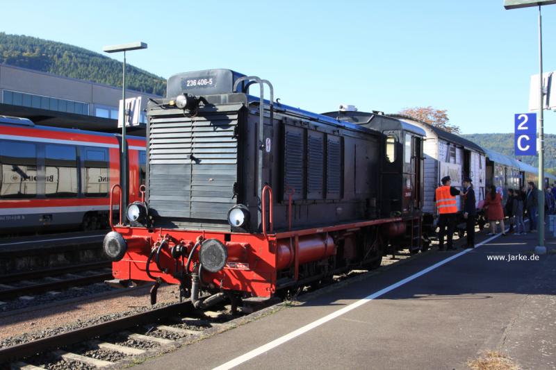 Ankunft vom HEF Sonderzug mit V36 406 im Bahnhof Miltenberg (12.10.2019)