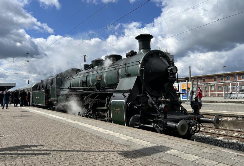 S 3/6 3673 (18 478) zog wiederholt den Pendelzug zwischen dem Museum und dem Bochumer Hauptbahnhof - Museumstage im Eisenbahnmuseum Bochum mit Gastlok S 3/6 3673 (18 478) aus Nördlingen (20/21.4.2024)