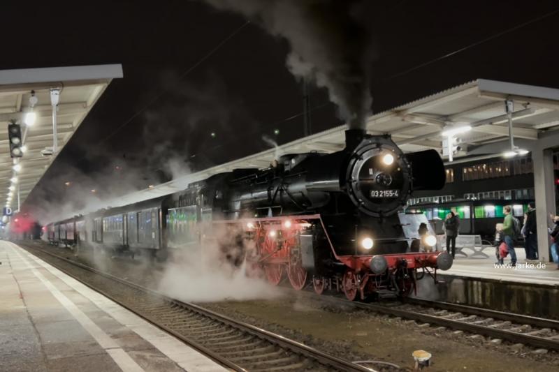 bereit in Berlin Lichtenberg für die Rückfahrt nach Basdorf - 
Adventsfahrten der Berliner Eisenbahnfreunde mit 03 2155-4 (29.11.2025)