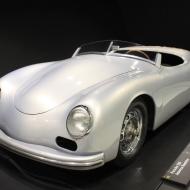 Der Porsche Importeur aus den USA, Max Hoffman, fragte bei Porsche nach einen Einsteigermodell für maximal 3000 Dollar. Der Typ 540 war die Antwort auf die Anfrage. Auf der Rennstrecke funktionierte der Wagen anfangs nicht. Eine neue Karosserie von Glaser aus Aluminium war die Lösung für die Rennstrecke. Der Preis stieg auf weit mehr als 6000 Dollar pro Stück. 12 Stück wurden 1952 gebaut, 70 PS, teils mit Notverdeck versehen. Der Wagen wurde später als American Roadster bekannt. Der Karosseriebauer Glas ging darüber in den Konkurs. Mr. Hoffman fragte weiter nach einen Einsteigermodell ... der Speedster war die passende Antwort, die Porsche im Jahr 1954 darauf fand.  (14.03.2017)
