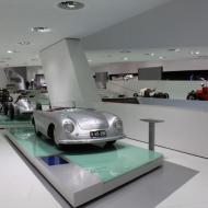 Blick in die aktuelle Ausstellung (u.a. Porsche 356 #1, Cicitalia Rennwagen und VW Käfer - 14.03.2017)
