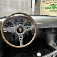 Blick ins Porsche 550 Spider Cockpit - Ausstellung *75 Jahre Porsche Sportwagen* in Berlin (4.2.2023)