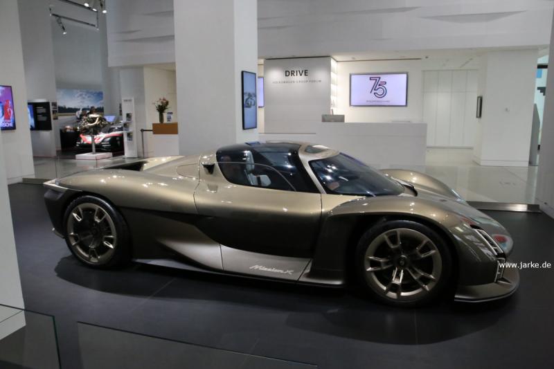 Concept Mission X - *75 Jahre Porsche Sportwagen* in Berlin: neue Conceptcars (21.10.2023)
