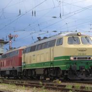 218 396-0 (seit Januar 2018 bei der Brohltalbahn im Einsatz - die 1975 bei MaK gebaute Lok wurde 2017 bei der DB ausgemustert) schiebt 218 387-9 (Kurhessenbahn?) - DB Museum Koblenz - Sommerfest 2018 (16.06.2018)