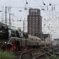 Sonderzug von Dormagen über Köln nach Worms / Heidelberg - Einfahrt in den Kölner Hbf - unterwegs mit 18 201 (16.06.2018)