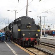 die Rückfahrt des Sonderzuges in das Bw erfolgte ebenfalls rückwärts * im Bahnhof Hanau sind noch Formsignale zu sehen, inkl. den *Zwergsignalen* - mit 01 118 in die Wetterau (27.4.2019)