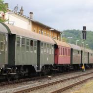 der Museumssonderzug im Bahnhof Stockheim - mit 01 118 in die Wetterau (27.4.2019)