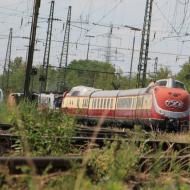 der nur vierteilig erhaltene VT11.5 (mit einem normalen plus einen Gasturbinen-Triebkopf) nahm ebenfalls an der Parade teil - wegen der nicht überholten Technik leider nur mit Hilfe einer schiebenden Köf 3 - DB Museum Koblenz - Sommerfest 2019