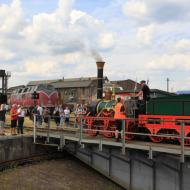 der Adler Zug wurde auf der Drehscheibe gedreht - MIT BEIDEN 3. Klasse Personenwagen - im Hintergrund stehen die Gastloks V200 033 und 01 1118 - DB Museum Koblenz - Sommerfest 2019