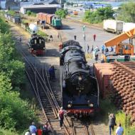 Wasserfassen auf dem Verladebahnhof in Brohl, im Hintergrund ist bereits die Dampflok 11sm zu sehen, die an diesen Wochenende unter Dampf stand und auf dem Dreischienengleis zu Besuch kam - Abschied von 01 118 (03.08.2018)