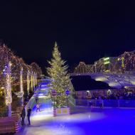 Weihnachtsmarkt am Kölner Heumarkt mit wirklich großer Eislaufbahn (27.11.2019)