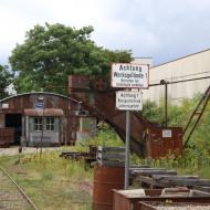 selbst eine alte Blechhalle wurde auf dem Gelände aufgebaut (leider nicht öffentlich zugänglich) - Feldbahnmuseum in Frankfurt/Main: Saisoneröffnung 2021 (04.07.2021)