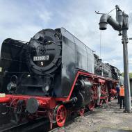 01 066 beim Restaurieren - 2. Nördlinger Eisenbahnfest (20. Mai 2023)