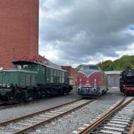 das erste Museumshighlight gab es gleich am Eingang - das Ensemble
E94 088, V200 017 und 044 377-0 zeigte eindrucksvoll die Entwicklungen des Güterverkehrs im Ruhrgebiet - Museumstage im Eisenbahnmuseum Bochum mit Gastlok S 3/6 3673 (18 478) aus Nördlingen (20/21.4.2024)