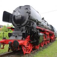 01 1100 steht weiterhin draußen - ungeschützt - geplant war der Aufbau eines schützendes Dachs - an der Lok wird immer mal gearbeitet, wie der Lack deutlich zeigt - DB Museum Koblenz - Sommerfest 2024 (1/2.6.2024)