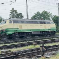218 396-0 der Brohltalbahn kam zufälligerweise (?) zu Zeiten der Parade als Leerfahrt am Museumsgelände vorbeigefahren - die 1975 bei MaK gebaute Lok wurde 2017 bei der DB ausgemustert - DB Museum Koblenz - Sommerfest 2024 (1/2.6.2024)