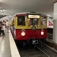 Stadtbahner 475/875 605 im Bahnhof Potsdamer Platz - Sommernachtsfahrten mit historischer S-Bahn von Berlin nach Potsdam (24.8.2024)