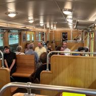 Blick in den Fahrgastraum vom Stadtbahner 475/875 605 im Zustand der 1990er Jahre (früher dritte Holz-Klasse, später zweite Klasse) - Sommernachtsfahrten mit historischer S-Bahn von Berlin nach Potsdam (24.8.2024)