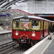 der Weihnachtszug der Historischen S-Bahn war ebenso an den Adventswochenenden unterwegs - hier im Berliner Ostbahnhof (7.12.2024)