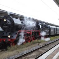 abfahrbereit in Berlin Lichtenberg, Überblick über den gesamten Zug - Adventsfahrten der Berliner Eisenbahnfreunde mit 03 2155-4 (7.12.2024)