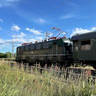 E41 228 vor dem Sonderzug zum Hauptbahnhof, hier neben dem Ecklokschuppen ** Lokschuppenfest im historischen Bahnbetriebswerk Hanau (13./14.6.2026)