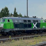 Die 1972 bei Henschel gebaute 218 249-1 gehörte bis 2023 zur DB und ist jetzt seit 2025 im Besitz der AIXrail. Jetzt wird sie vor Bauzügen eingesetzt - wie hier im Bahnhof Euskirchen am 26.06.2026.