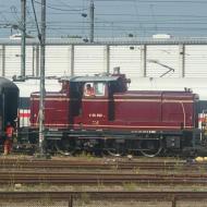 V60 850 wurde 1960 bei Krauss-Maffei hergestellt und bis 2007 bei der DB eingesetzt. Seit 2026 gehört sie zur TRI. Hier rangiert sie im Bw Köln 1 einen TRI Zug (3.8.2026).