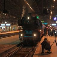 01 150 fuhr an Ankunft im Kölner Hbf RÜCKWÄRTS Richtung Bw Köln 1, stellte die Wagen ab und übernachtete im RIM (11.10.2014)