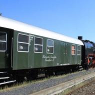 FD Frankenstolz mit zwei Umbau-Wagen 3yg. Einer dient als Souvenierwagen, Der andere wird als Speisewagen genutzt
 (04.06.2015 im Ebermannstadt).