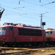 103 101-2 wird von 103 226-7 zum Stellwerk während der Parade geschoben (14.06.2015)