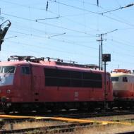 103 101-2 wird von 103 226-7 zum Stellwerk während der Parade geschoben (14.06.2015)