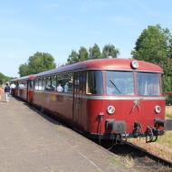 Schienenbus VT98 mit 2 Beiwagen (11.07.2015)