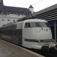 103 222-6 im Kölner Hbf (25.11.2015) RailAdventure ersteigerte die Lok nach Fristablauf im Jahr 2014. Mit frischer HU ist sie bundesweit für Sonderzüge und Überführungsfahrten im Einsatz.