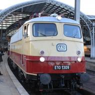 E10 1309 vor dem AKE Rheingold im Kölner Hbf (13.03.2016)