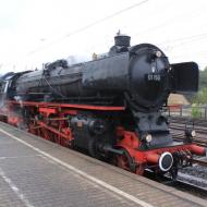 01 150 wurde im Hagener Hauptbahnhof vor den Sonderzug gespannt (30.04.2016)