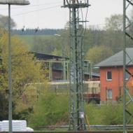 103 197-0 wurde bis auf Führerstand 2 komplett entkernt und wurde als Konferenzraum im Aw Opladen genutzt. Später erfolgte der Verkauf den den Spatzenpark, wo sie jahrelang neben E03 002 stand. Zwischenzeitlich wurde sie verkauft und auf der Schiene in ihre neue Heimat gebracht ... zum Lokschuppen im frühere Bw Altenbeken. (30.04.2016)